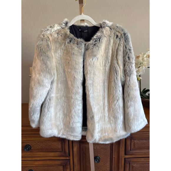 Kris’s Camila Faux Fur Jacket Glacial NWT Sold Out $398 - Picture 5 of 5